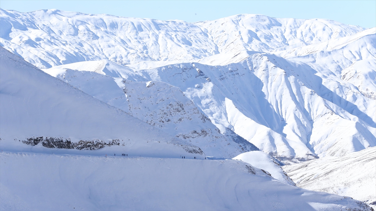 Van'da 3 İlçede Kar Nedeniyle Eğitime Ara Verildi