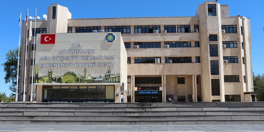 Diyarbakır, Mardin Ve Van Belediye Başkanları Görevlerinden Uzaklaştırıldı