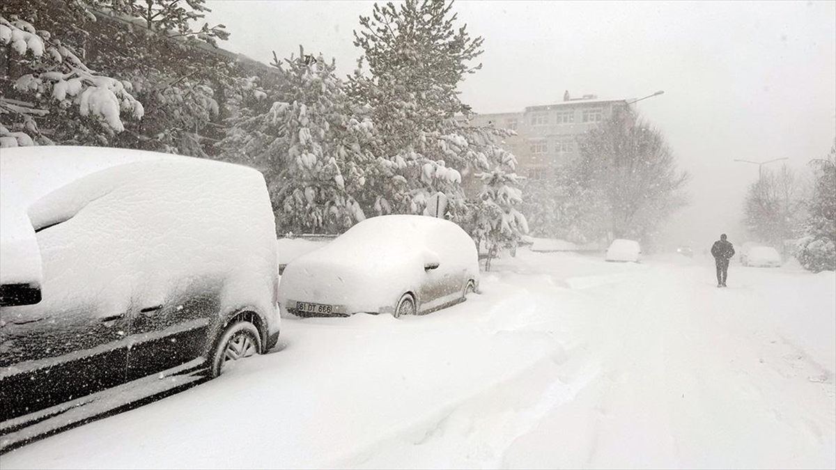 Erzurum İle Ardahan'da Kar Yağışı Etkili Oluyor