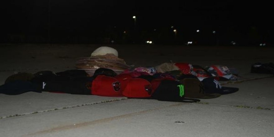 Yer Altı Çarşısı Esnafı, Islanan Ürünlerini Miting Alanına Serdi