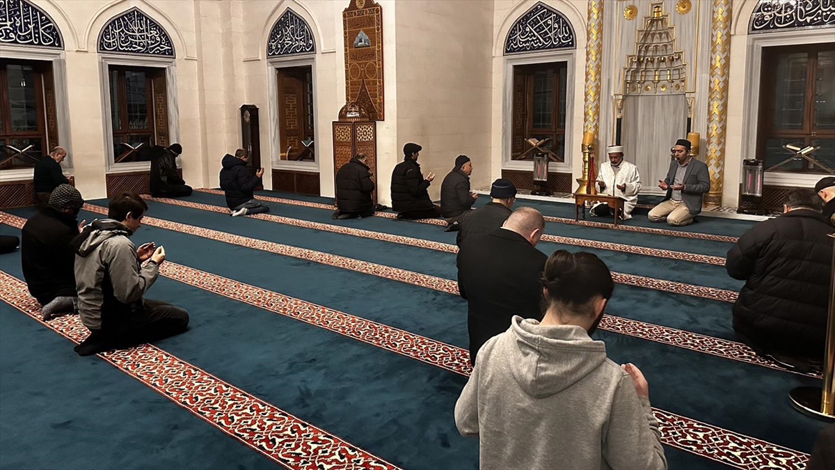 Tokyo Camisi'nde Miraç Kandili İdrak Edildi