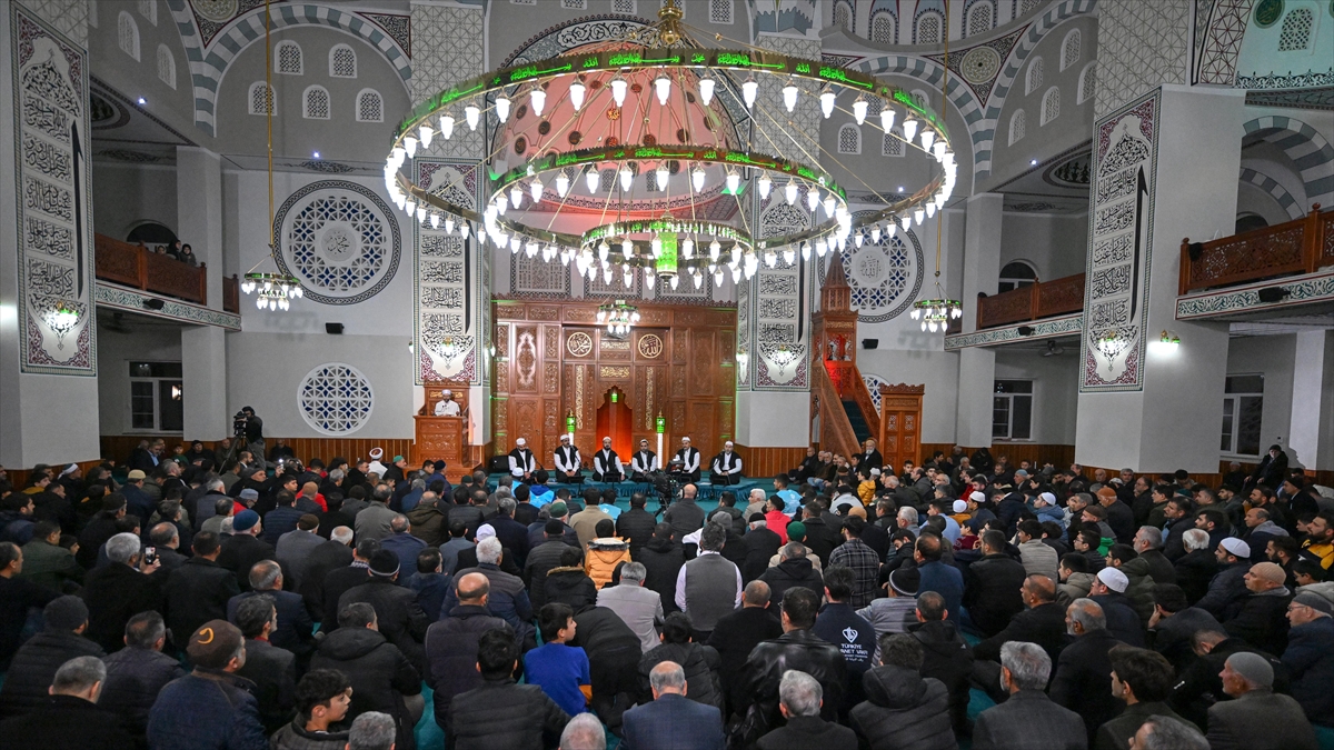 Miraç Kandili Dualarla İdrak Edildi