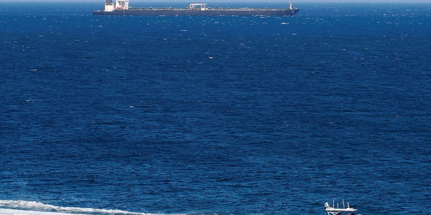 İran Tankeri Cebelitarık'tan Ayrıldı