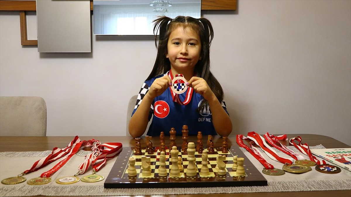 Minik Defne'nin Satrançta Hedefi Avrupa Şampiyonluğu