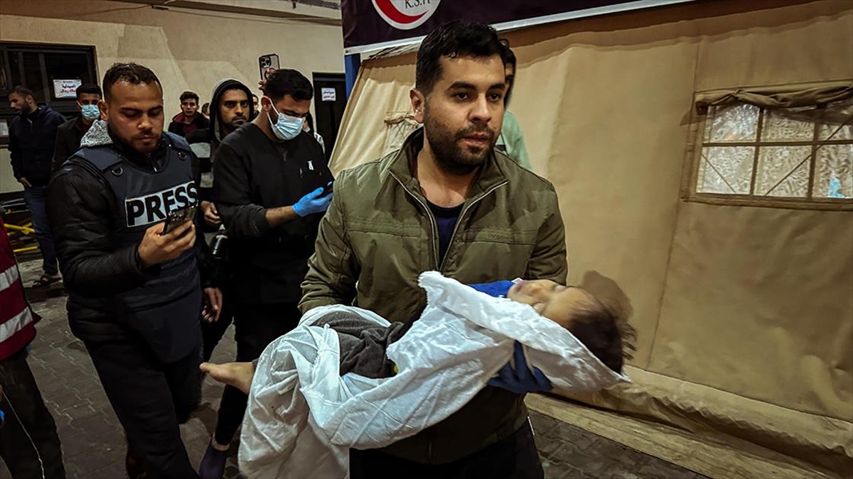 İsrail'in Gazze'ye Gece Düzenlediği Saldırılarda 14 Kişi Öldürüldü