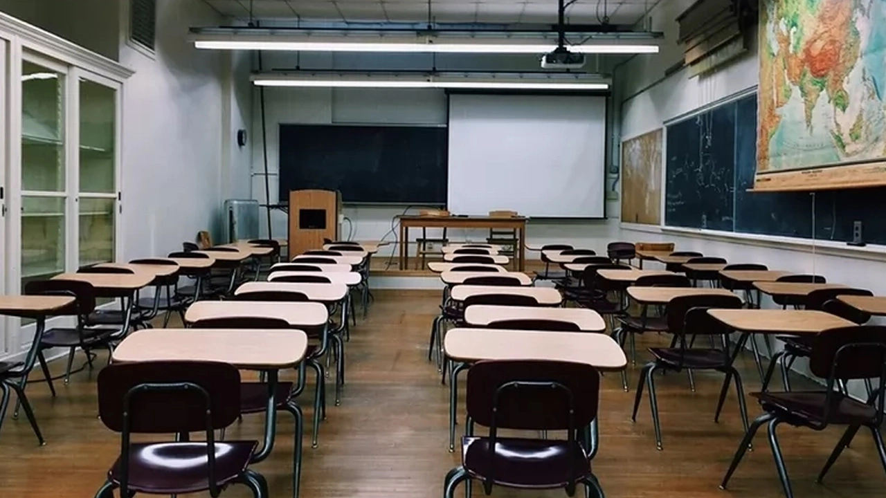 Kolej fiyatları uçuyor: 2500 okul battı… Okuma-yazma öğrenmek 1 milyon lira