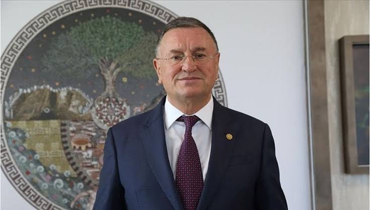 Konuk Yazarımız Yazdı ; LÜTFÜ SAVAŞ SARI ÖKÜZ MÜ?