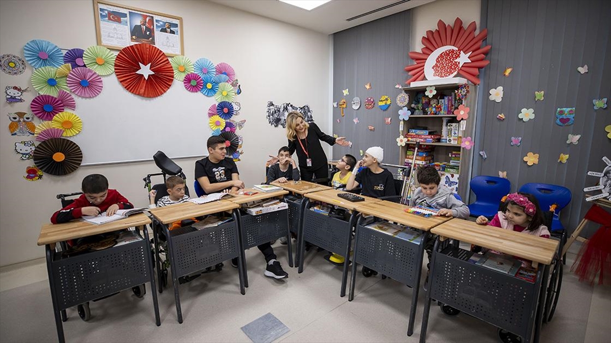 "hastane Sınıfı" Özel Çocuklara Hem "okul" Hem "ev" Oldu