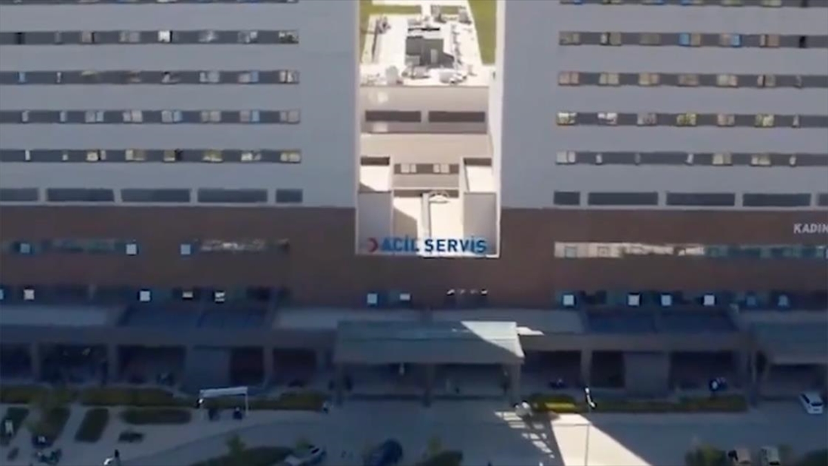 Sağlık Bakanı Koca, Ameliyata İkna Edilen Hastanın Duygularını Anlattığı Videoyu Paylaştı