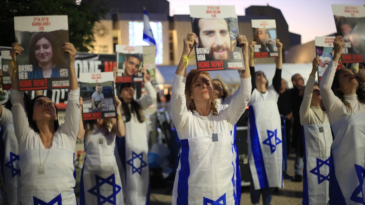 İsrailli Esirlerin Aileleri, Kahire'ye Heyet Göndermeyen Hükümetten Açıklama Bekliyor