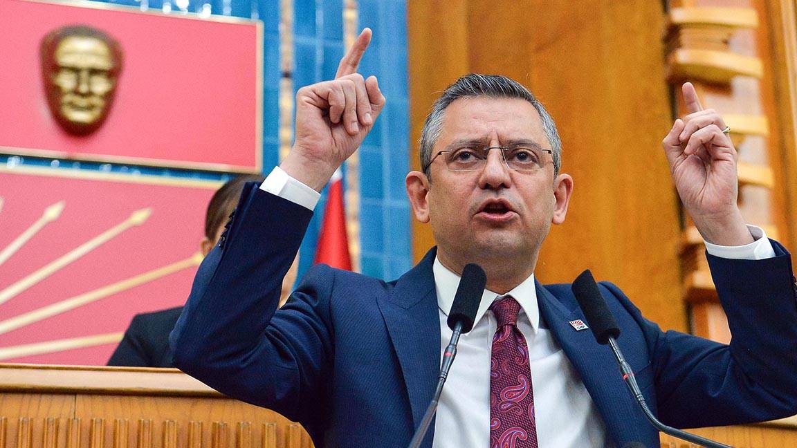 Özel'den 'teğmenler' tepkisi