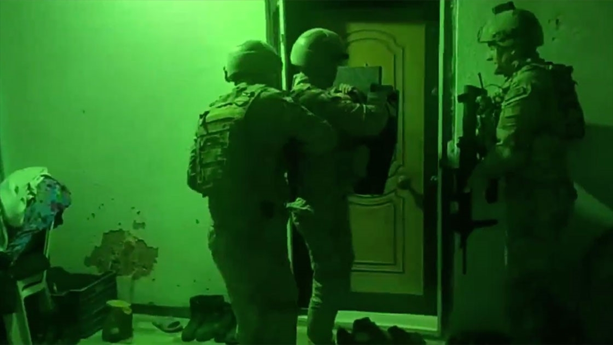 "kafes-38" Operasyonunda Organize Suç Örgütü Elebaşılarıyla 16 Şüpheli Yakalandı