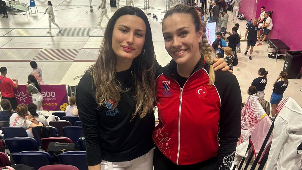 Milli Eskrimciler Nisanur Erbil Ve Deniz Selin Ünlüdağ Peru'da Ana Tabloda