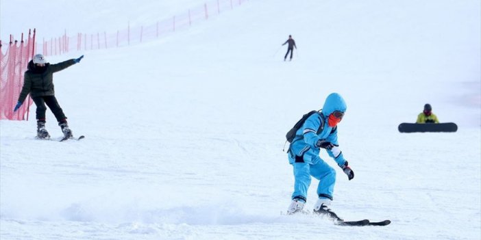 Palandöken Kayak Merkezi'nde Hafta Sonu Yoğunluğu
