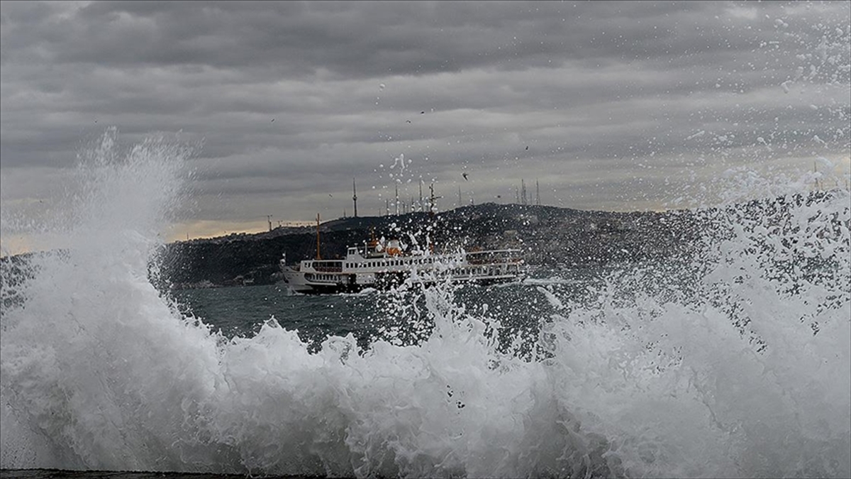 İstanbul'da Vapur Seferlerine Hava Muhalefeti