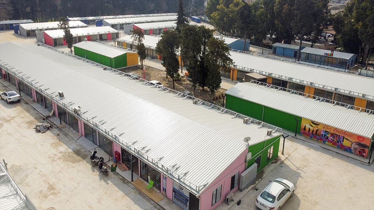 Hatay'da Prefabrik Çarşıya Taşınan Depremzede Esnaf Geleceğe Umutla Bakıyor