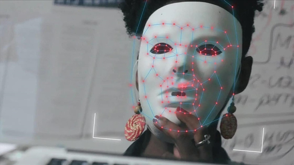 Yapay Zeka Algoritmalarındaki Irkçı Ve Ayrımcı Tutum İnsan Faktörüyle Ortaya Çıkıyor