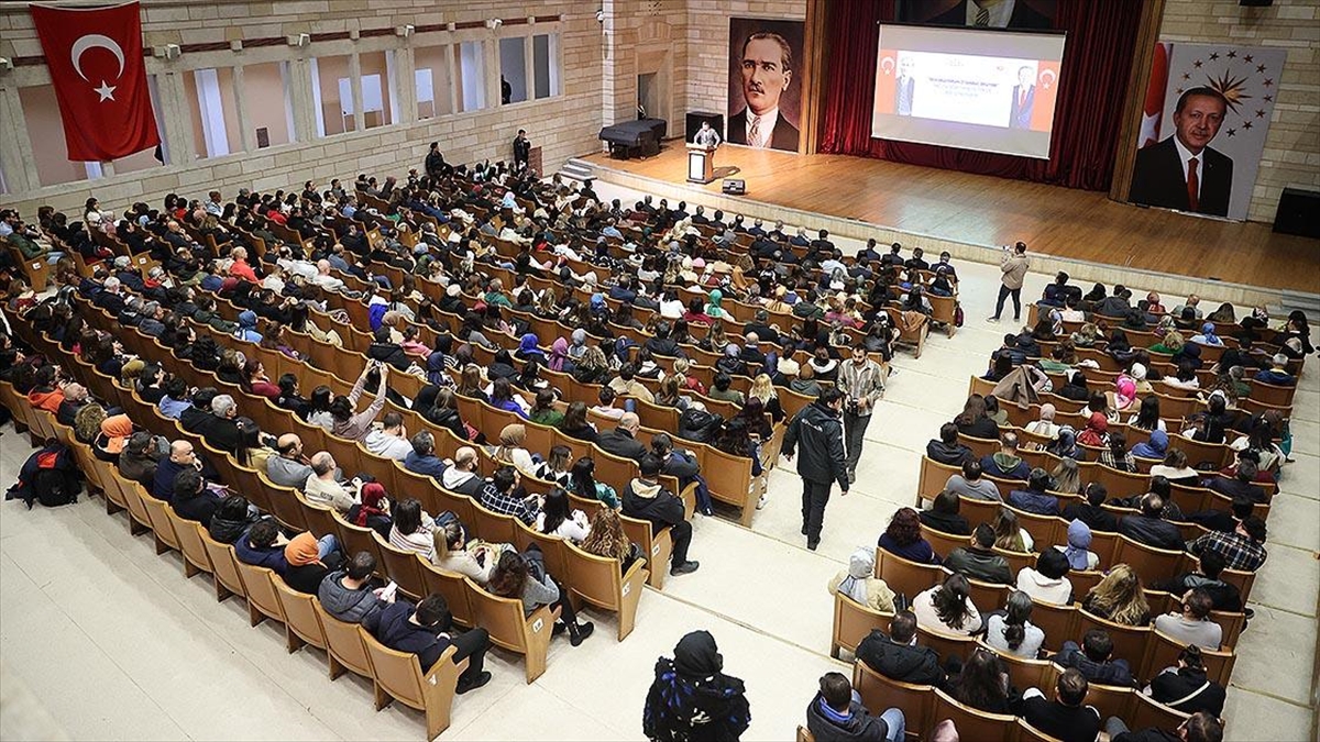 İstanbul'da Okullardaki Kitap Sayısının 13 Milyona Çıkarılması Hedefleniyor