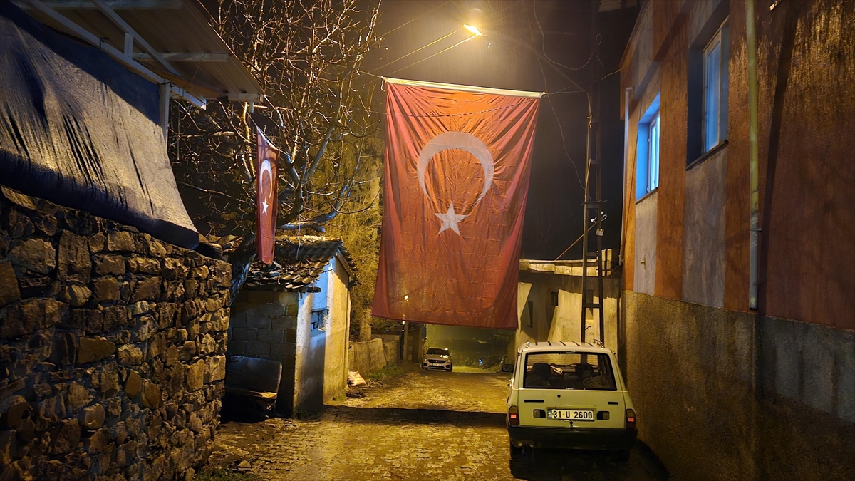 Şehit Sözleşmeli Er Adem Kel'in Hatay'daki Ailesine Şehadet Haberi Verildi