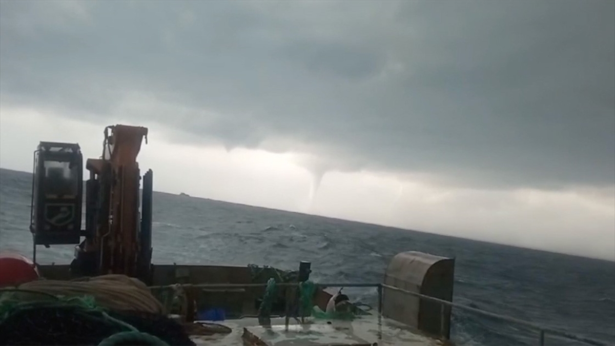 Mersin'de Denizde Hortum Oluştu