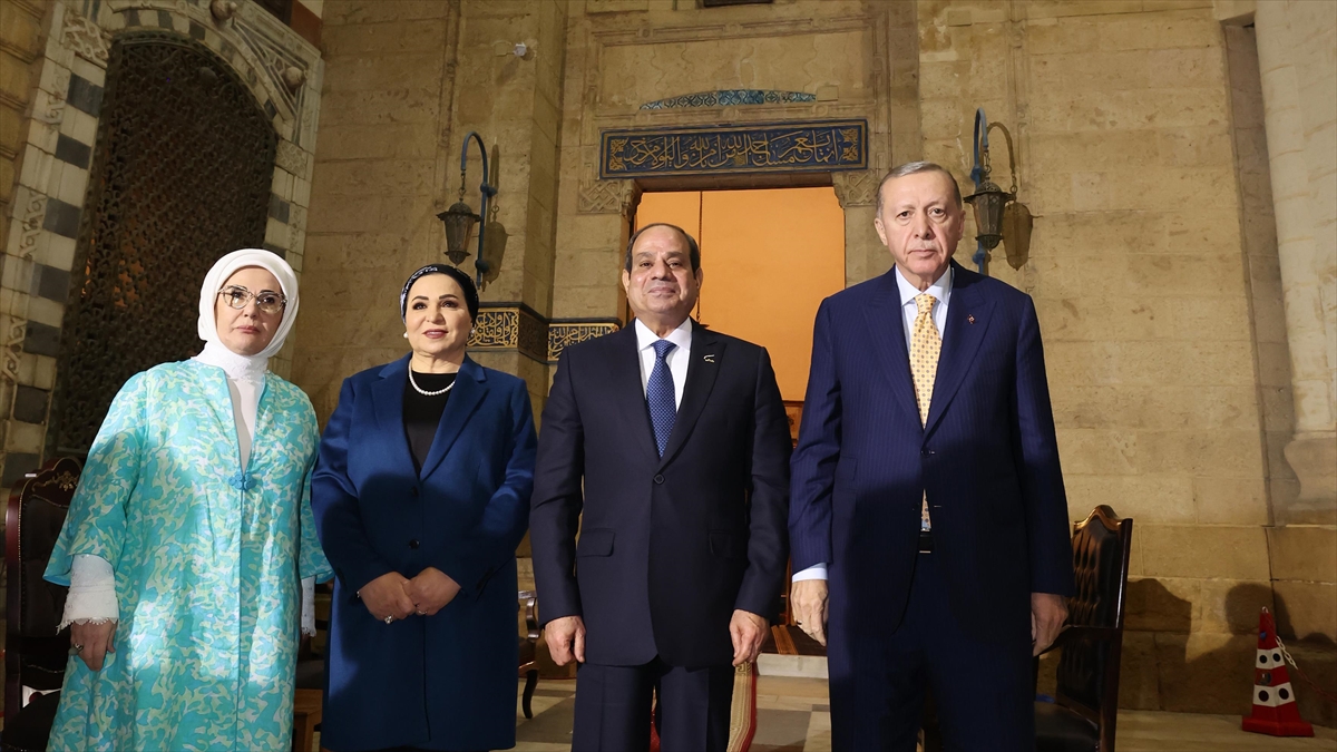 Cumhurbaşkanı Erdoğan, İmam Şafi Türbesi'ni Ziyaret Etti