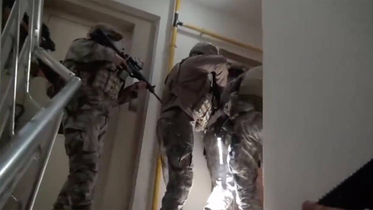 Fetö'ye Yönelik "kıskaç-6" Operasyonlarında 42 Şüpheli Yakalandı