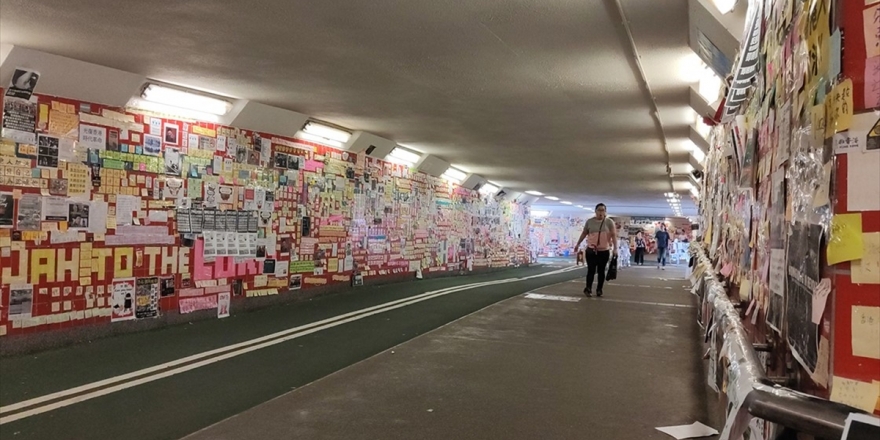 Hong Kong'da Protestolar 'Lennon Tüneli'yle Halka Yansıyor