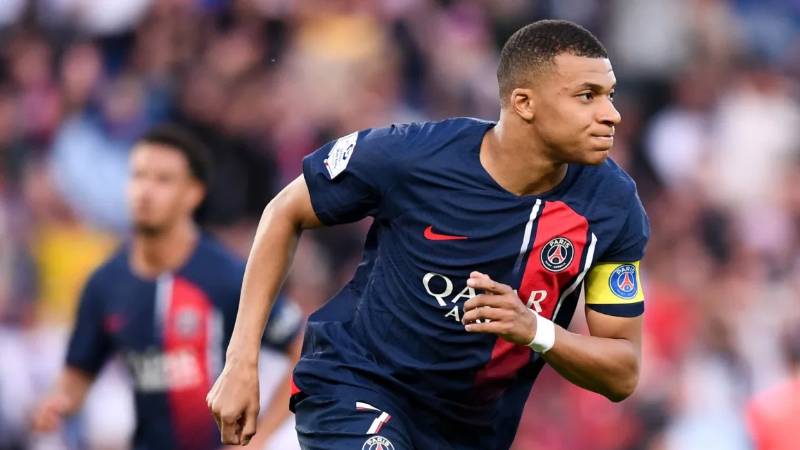 Mbappe, ayrılık kararını PSG'ye resmen bildirdi!