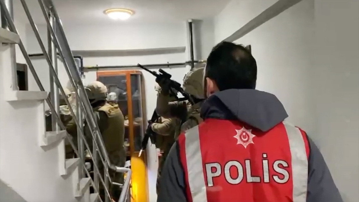 İstanbul'da Çeşitli Suçlardan Aranan 25 Bin 27 Kişi Yakalandı