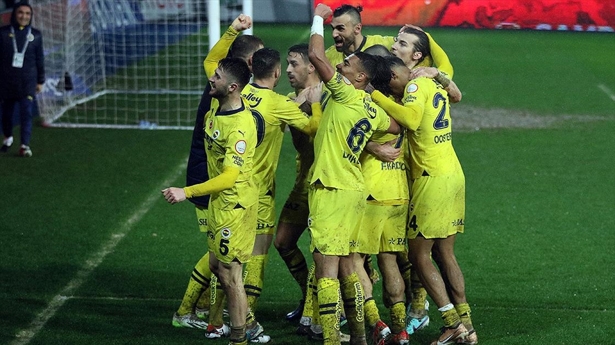 Fenerbahçe, Deplasmanda İlk Kez Geriye Düştüğü Maçta 3 Puana Uzandı