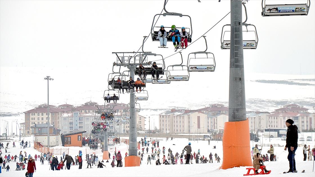 Sarıkamış Kayak Merkezi'ndeki Oteller, Sezonu Dolu Geçiriyor