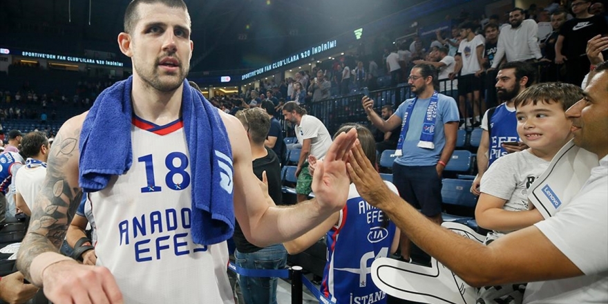 Anadolu Efes'te Moerman Ameliyat Edildi