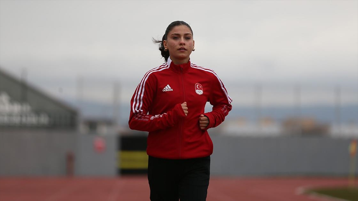 Milli Atlet Elif Naz Köseoğlu, 2028 Olimpiyatları'nda Final Hedefi İçin Koşuyor