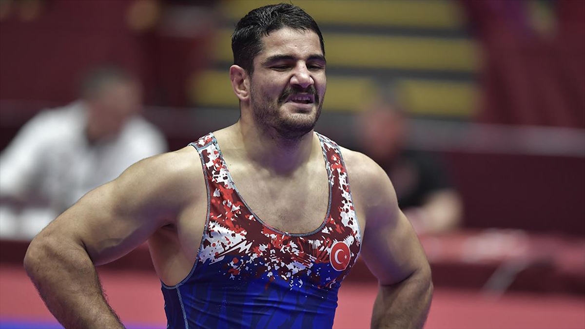 Milli Güreşçi Taha Akgül, Kariyerinin 11'inci Avrupa Şampiyonluğuna Ulaştı