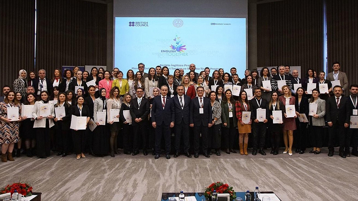 Meb, "birlikte İngilizce" Projesinin Eğitim Setlerini Öğretmenlerin Erişimine Açtı