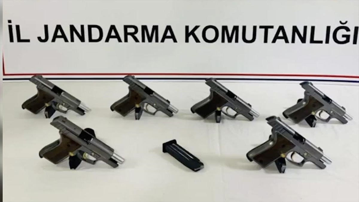 Mercek-12 Operasyonunda Ruhsatsız Silah Taşıyan Ve Silah Kaçakçılığı Yapan 1131 Zanlı Yakalandı