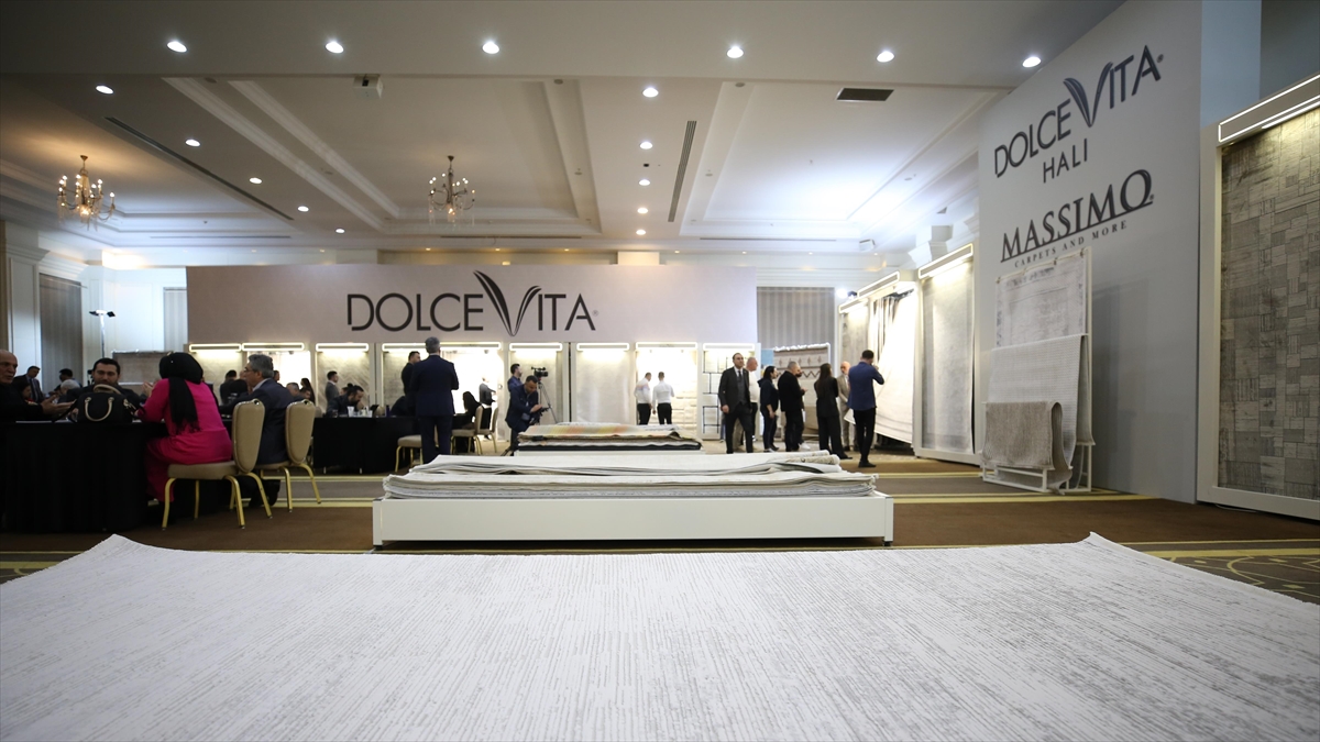 Halıcılar Zirvesi'nde Dolce Vita Yeni Koleksiyonlarını Tanıttı