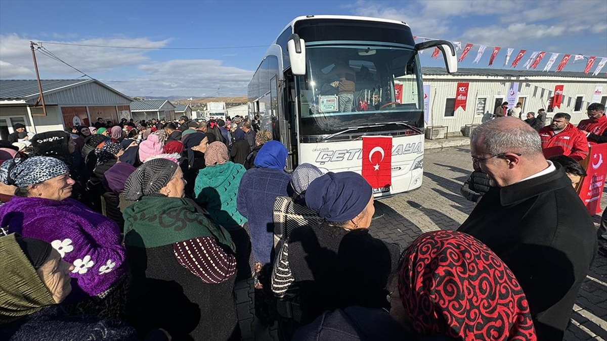 Elazığ'da Misafir Edilen 218 Ahıska Türkü Aile Kalıcı İskanları İçin Ahlat'a Uğurlandı