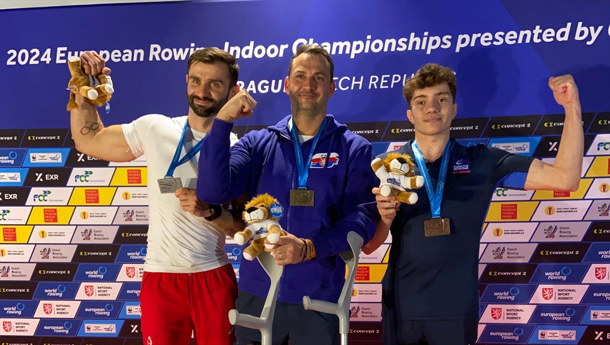 Para Kürekçi Yiğit Doğukan Bozkurt'tan Tarihi Madalya