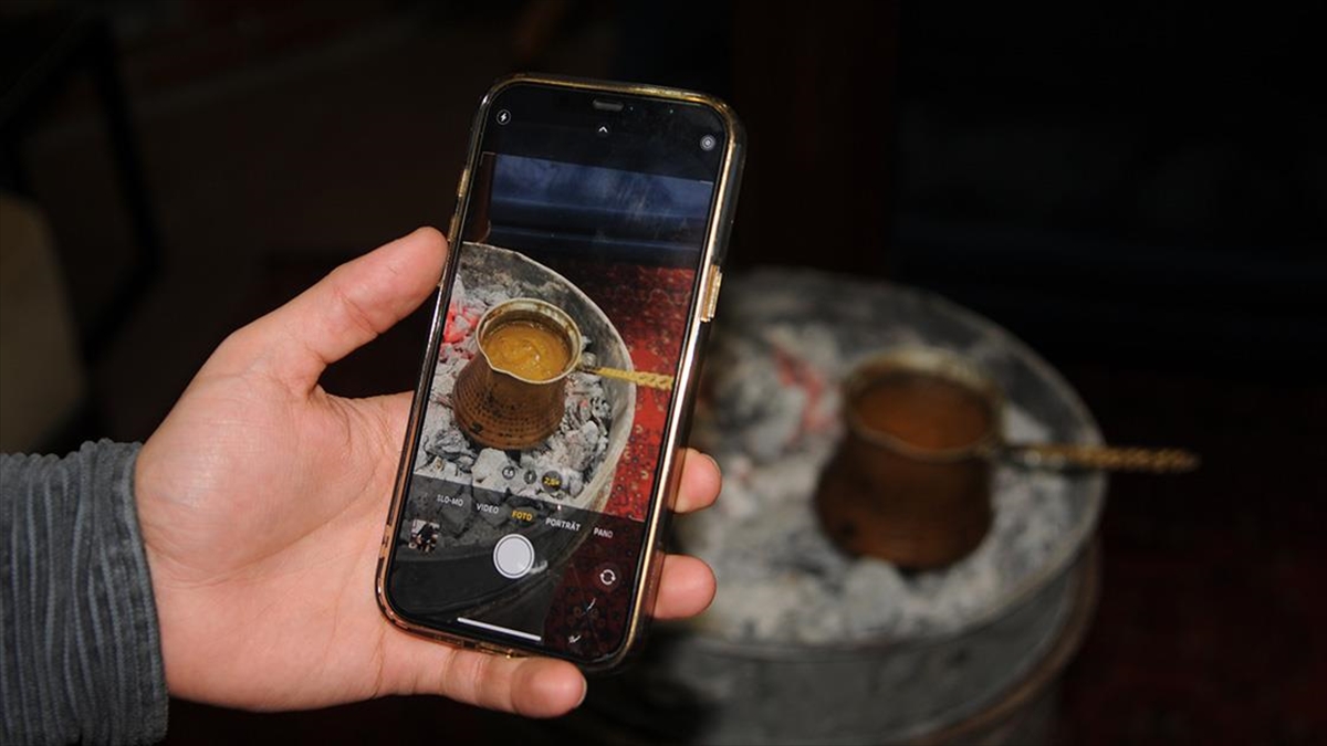 Hasankeyf'te Ziyaretçilere Süt Ve Bal İle Yapılan "hilve" Kahvesi İkram Ediliyor