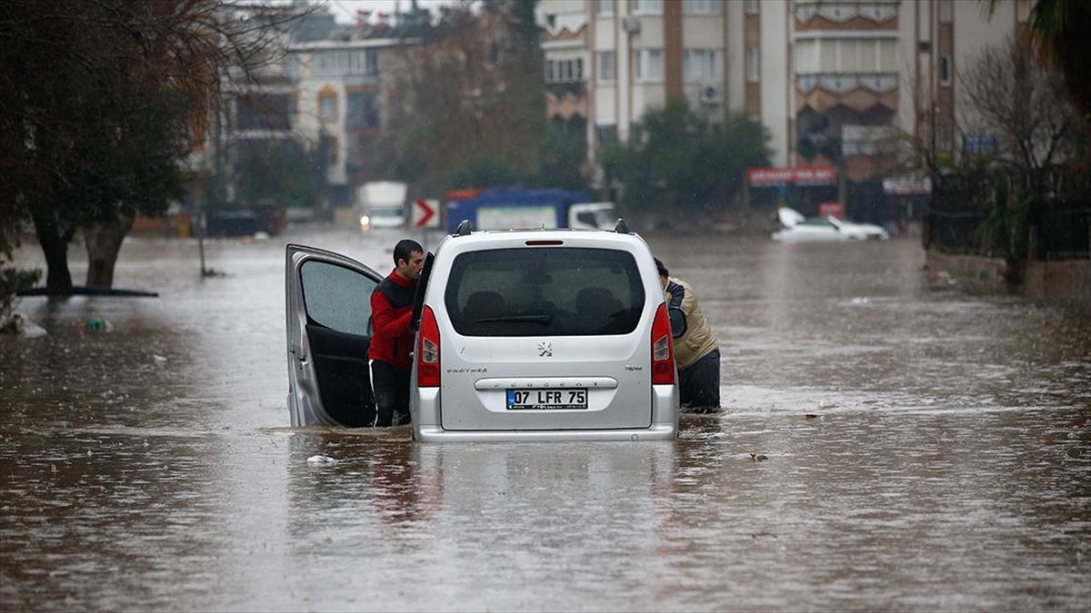 Edirne Ve Kırklareli'nde Sağanak Etkili Oluyor