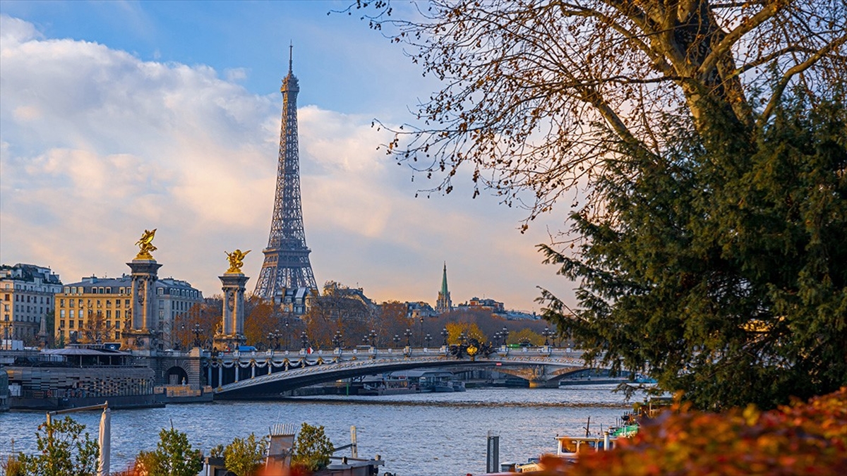 Eyfel Kulesi 6 Gün Süren Grevin Ardından Ziyarete Açıldı