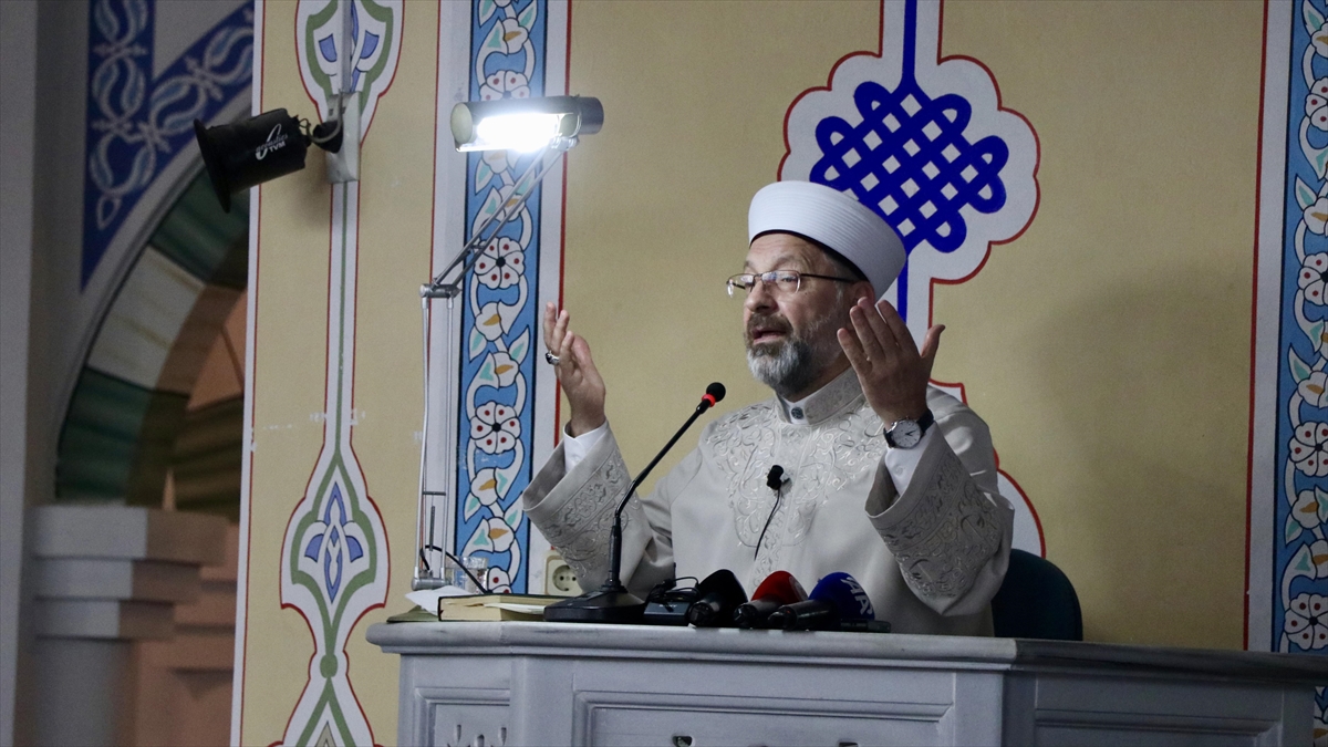Diyanet İşleri Başkanı Erbaş: "hep Birlikte Mazlumlar İçin Dua Edelim"