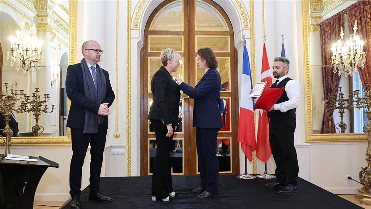 İzmir Ticaret Borsası Yönetim Kurulu Başkanı Kestelli'ye Fransa Devlet Nişanı Verildi