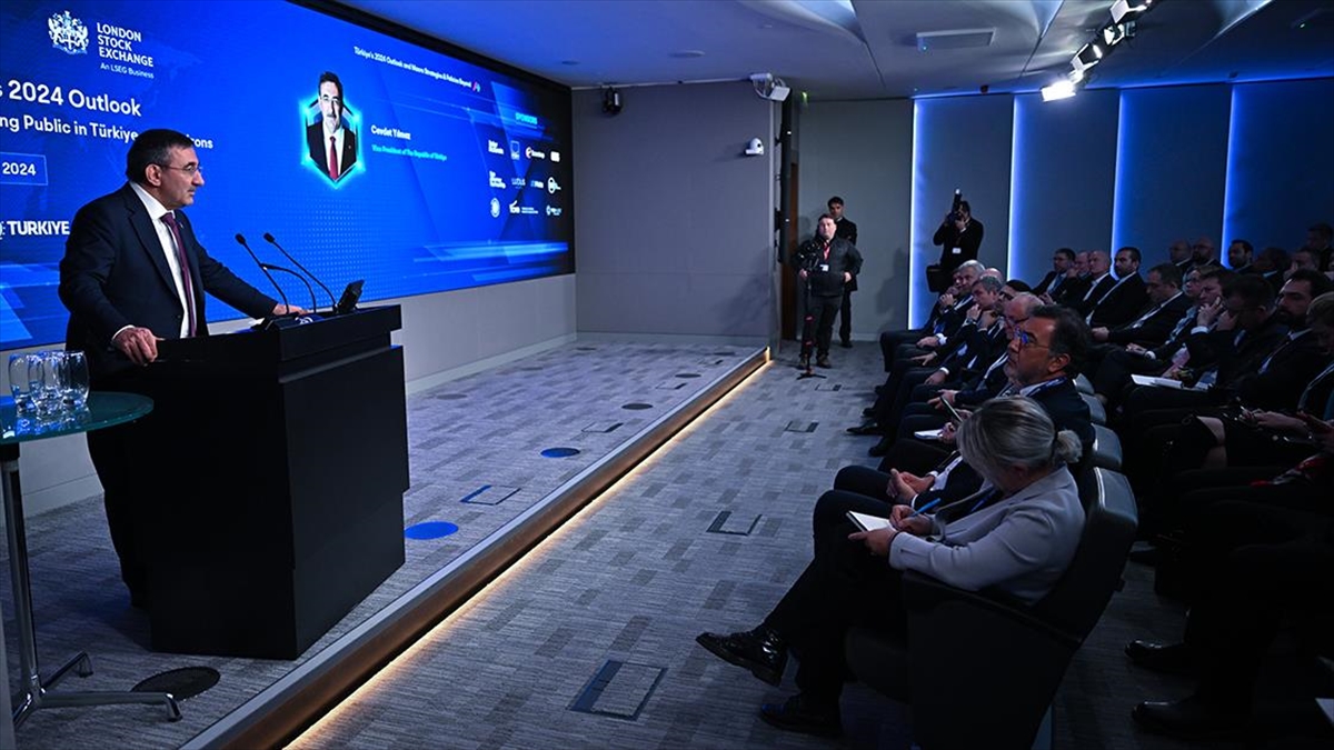 Cumhurbaşkanı Yardımcısı Yılmaz, İngiltere'de Uluslararası Yatırımcılarla Bir Araya Geldi