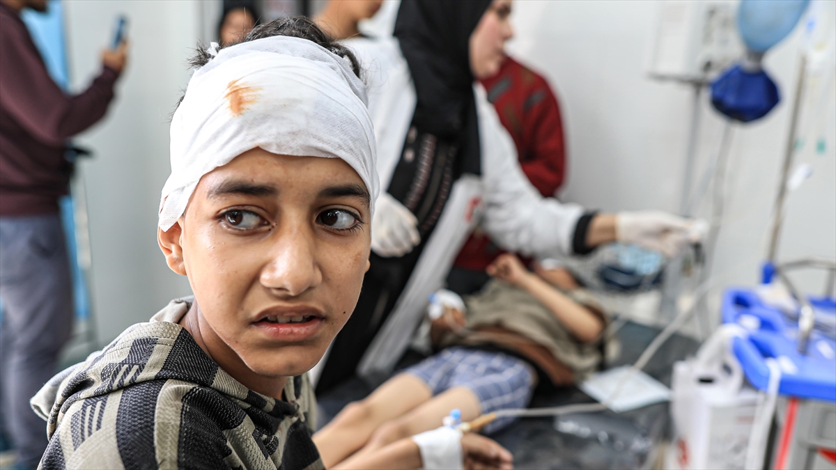 İsrail, Gazze'de İnsani Yardım Bekleyenlere Ateş Açtı