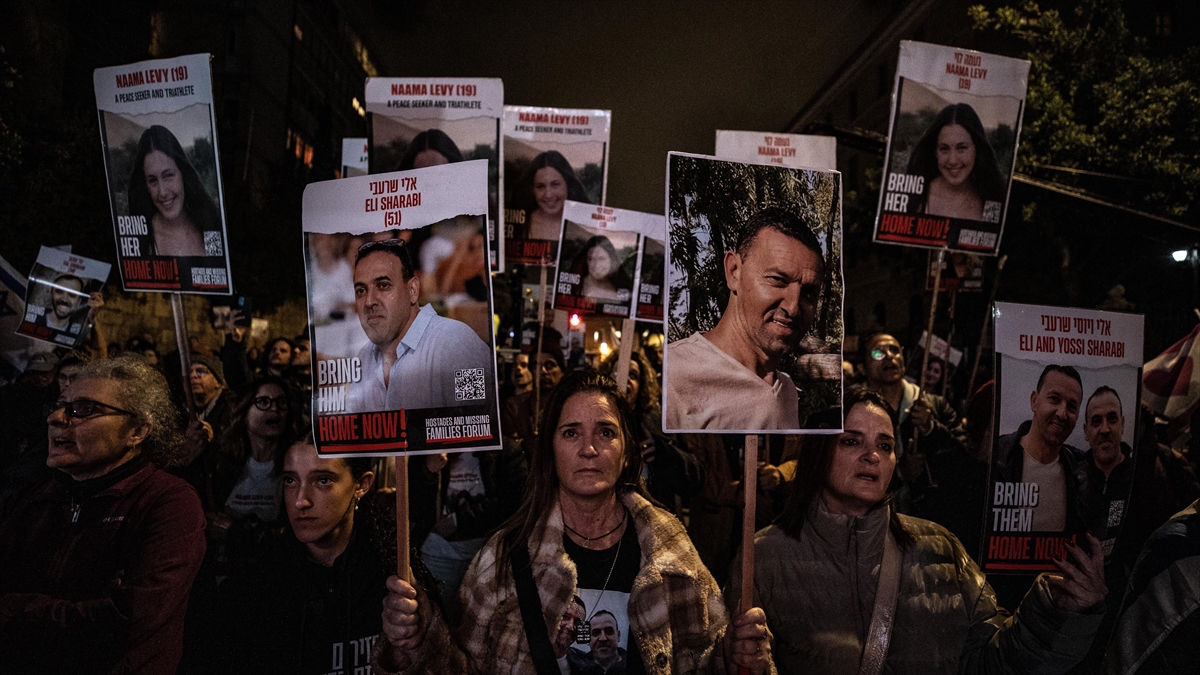 İsrailliler, Gazze'deki Esirlerin Getirilmesi Ve Erken Seçim Talebiyle Sokaklara Döküldü