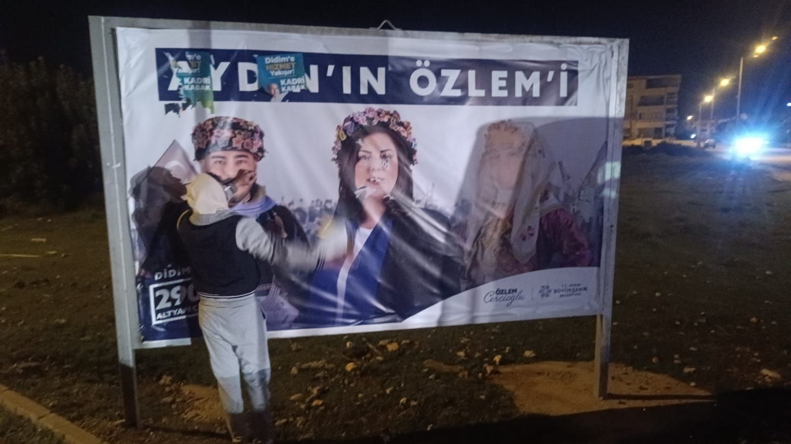 Çerçioğlu afişlerine çirkin saldırı