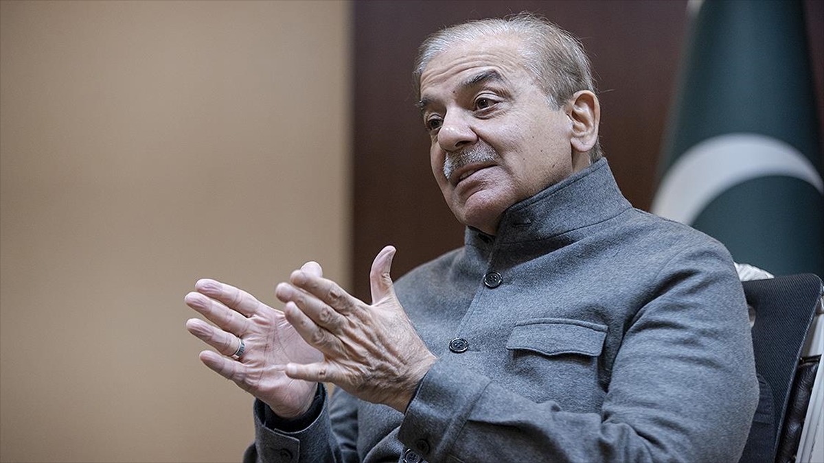 Pakistan'ın Yeni Başbakanı Şahbaz Şerif, Yemin Ederek Görevine Başladı