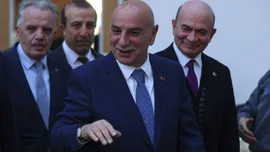 Turgut Altınok'un çakarlı araç konvoyu şoke etti